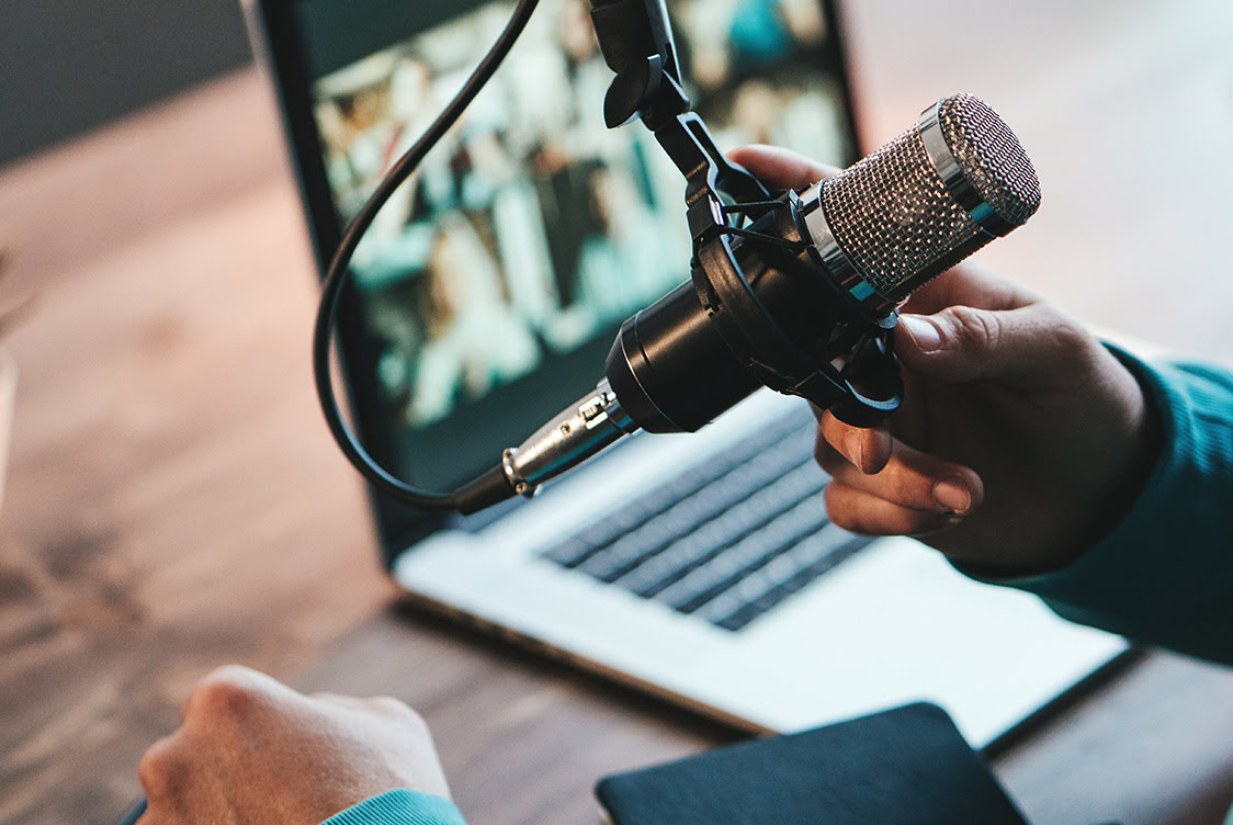 Podcast Yayıncıları için En İyi 6 Yapay Zekâ Aracı